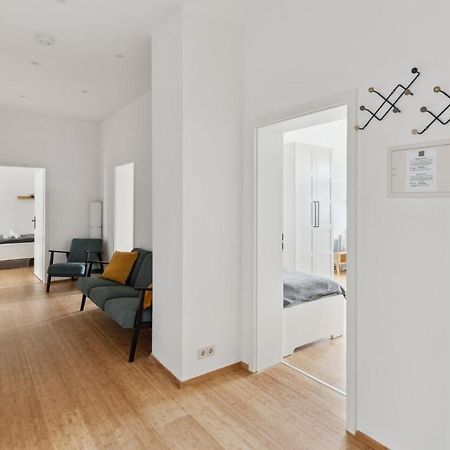 Apartment Fuer 13 Gaeste, 5 Schlafzimmer, 2 Baeder, 2 Loggia'S, Leipzig Zentrum Ost Exterior foto