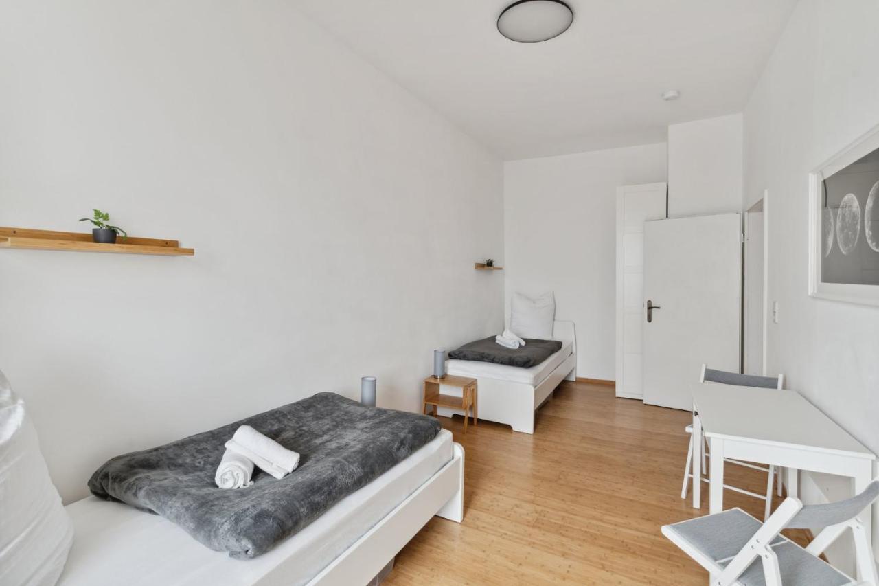 Apartment Fuer 13 Gaeste, 5 Schlafzimmer, 2 Baeder, 2 Loggia'S, Leipzig Zentrum Ost Exterior foto